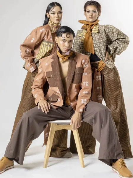 Hasil glam makeup dua model untuk sesi photoshoot