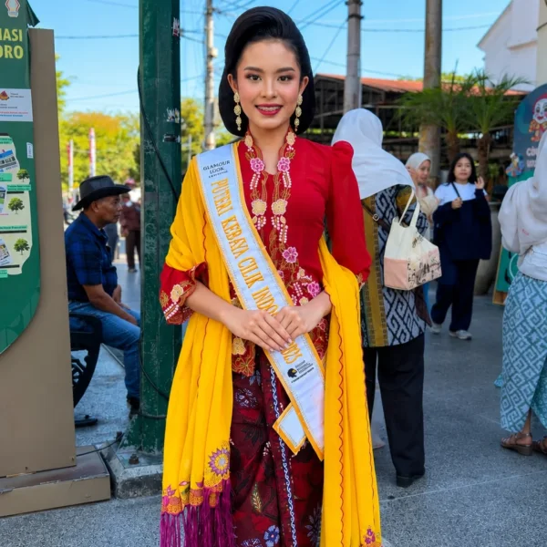Makeup ceremonial untuk penampilan duta budaya