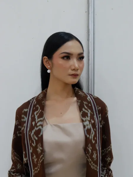 Hasil makeup kebaya modern bernuansa cokelat